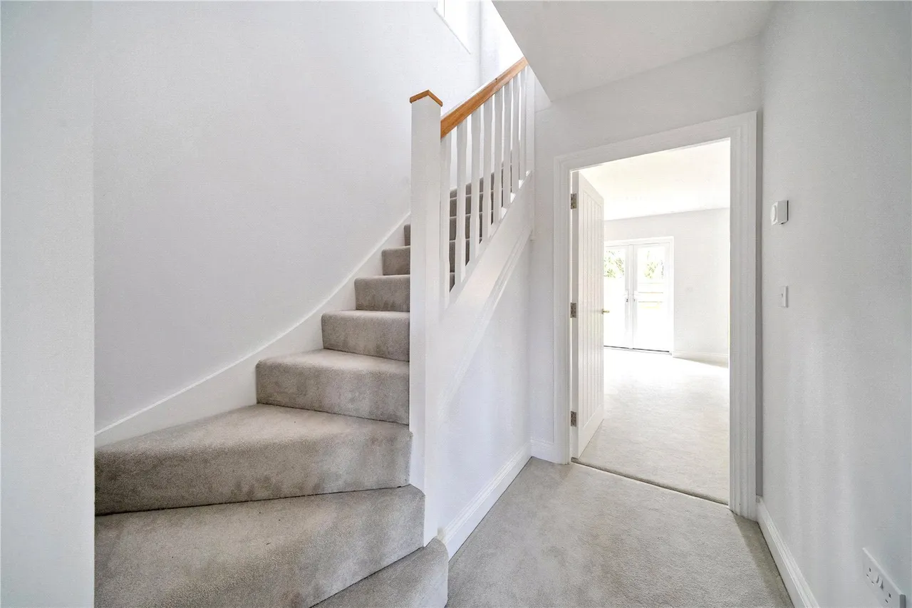 Fuggle Hop Close, Tongham, Farnham, Surrey, GU10 1GQ, photo 4
