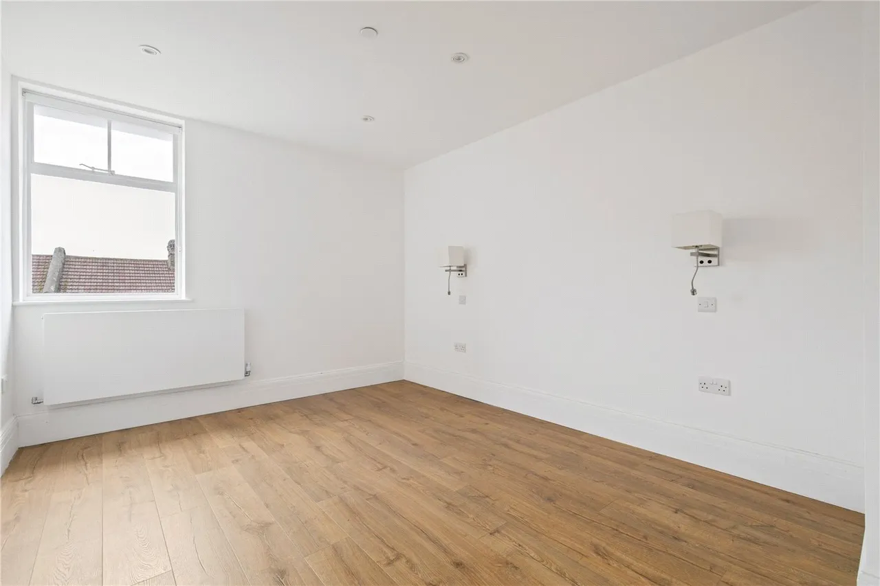 Adelaide Road, London, E10, photo 2