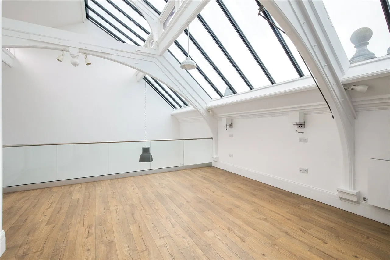 Adelaide Road, London, E10, photo 8