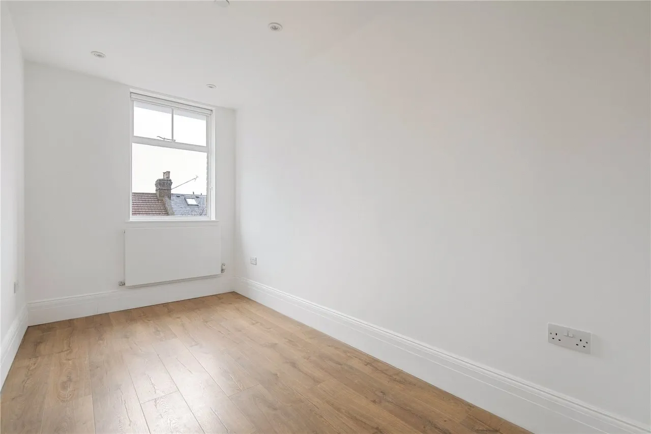 Adelaide Road, London, E10, photo 3