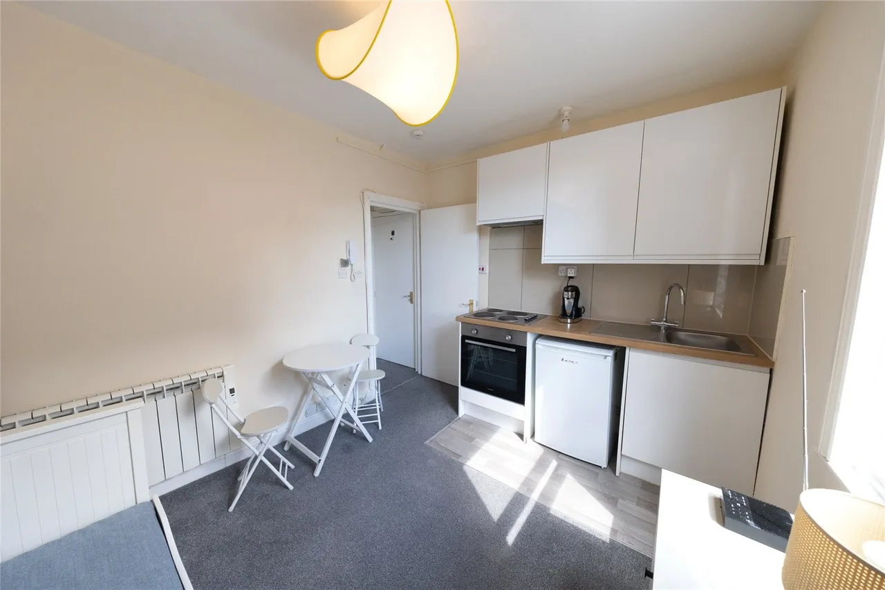 flat to rent — Dorset Gardens, London, BN2 1RL