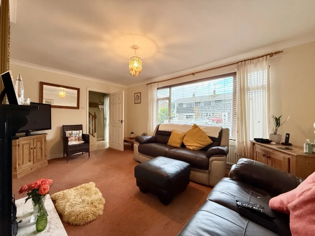 McBride Way, LS22, photo 3