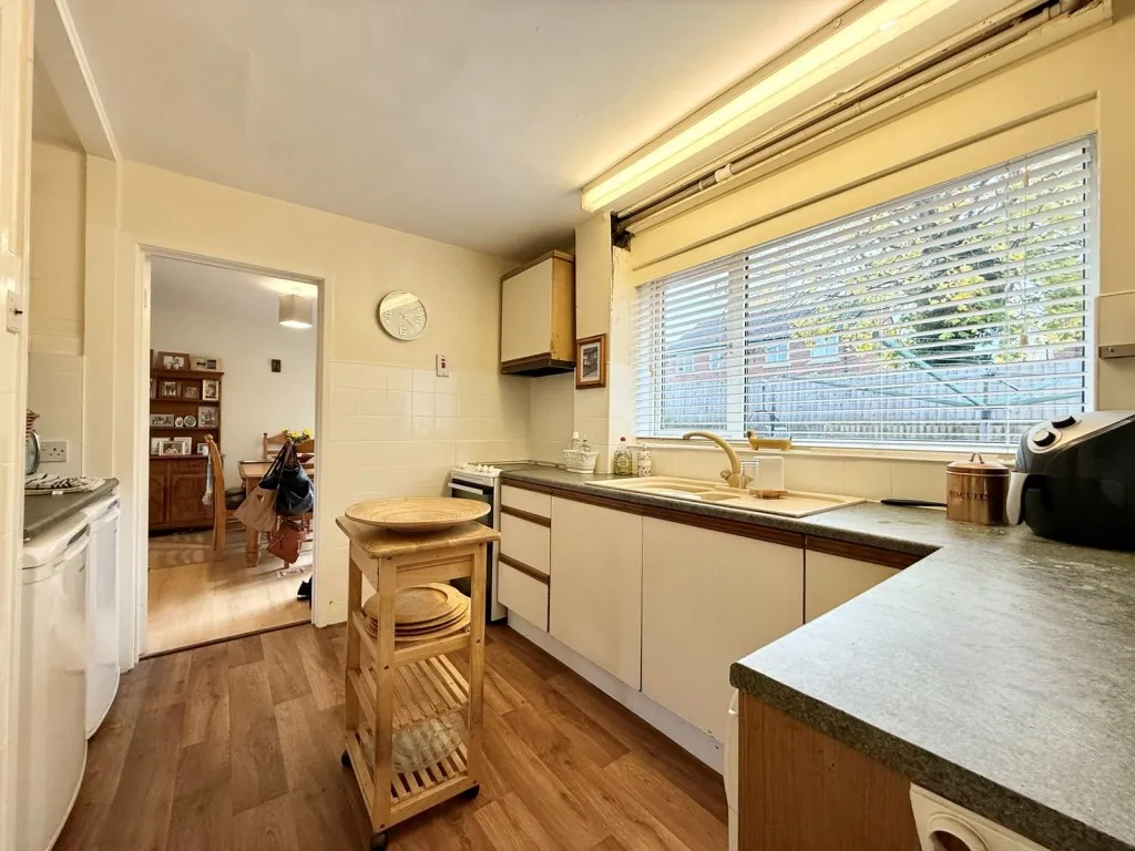 McBride Way, LS22, photo 4