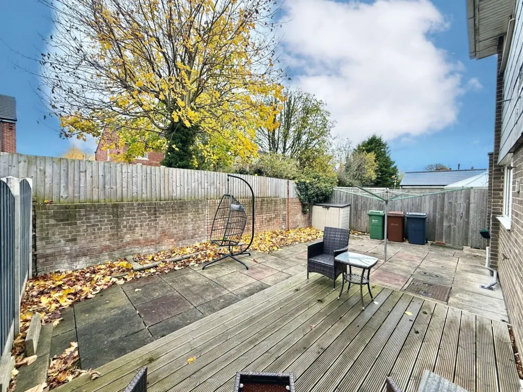 McBride Way, LS22, photo 12