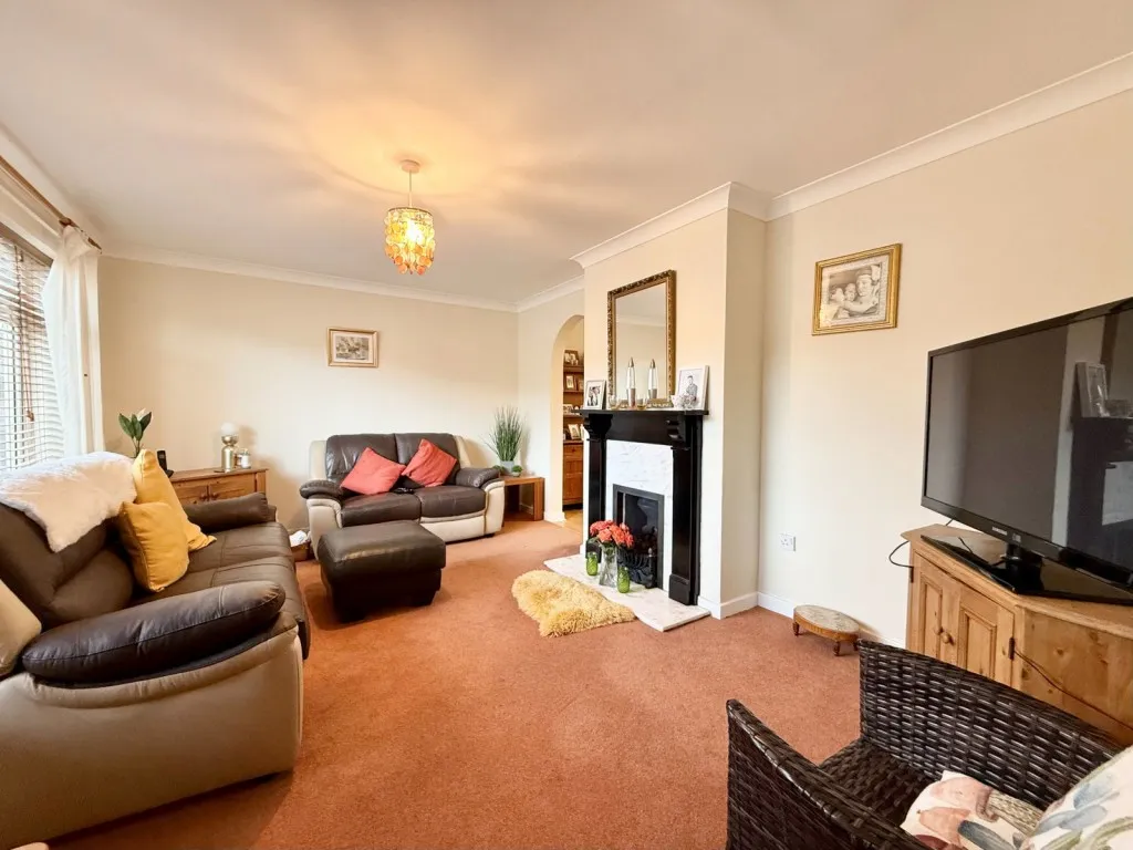 McBride Way, LS22, photo 2