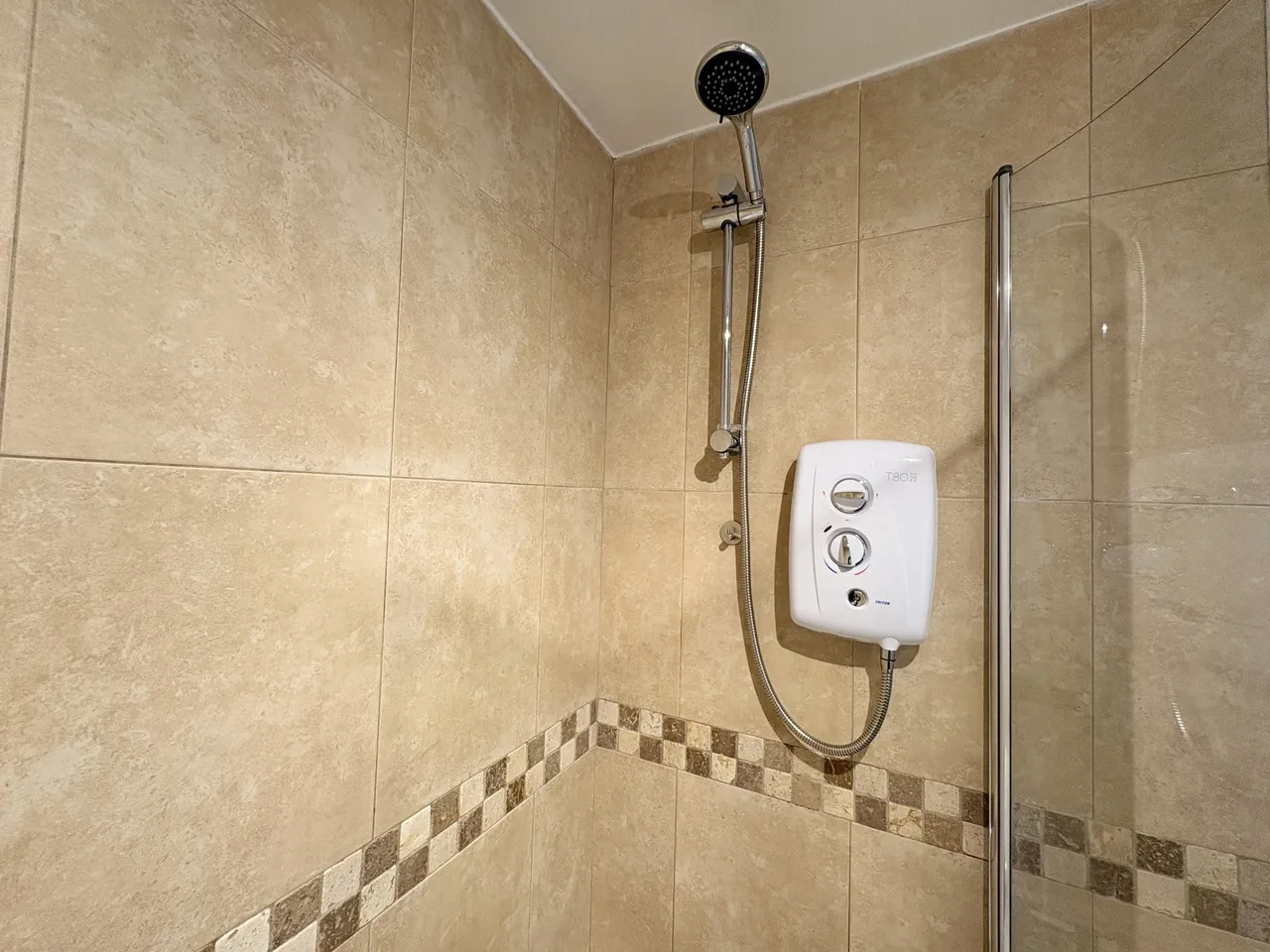 Heathcote Close, CH2, photo 16