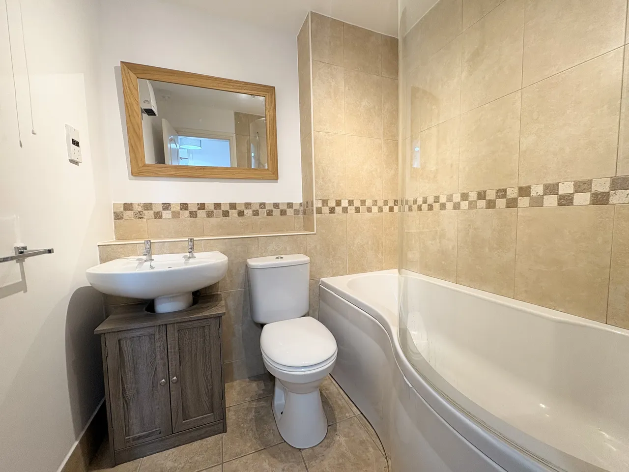 Heathcote Close, CH2, photo 15