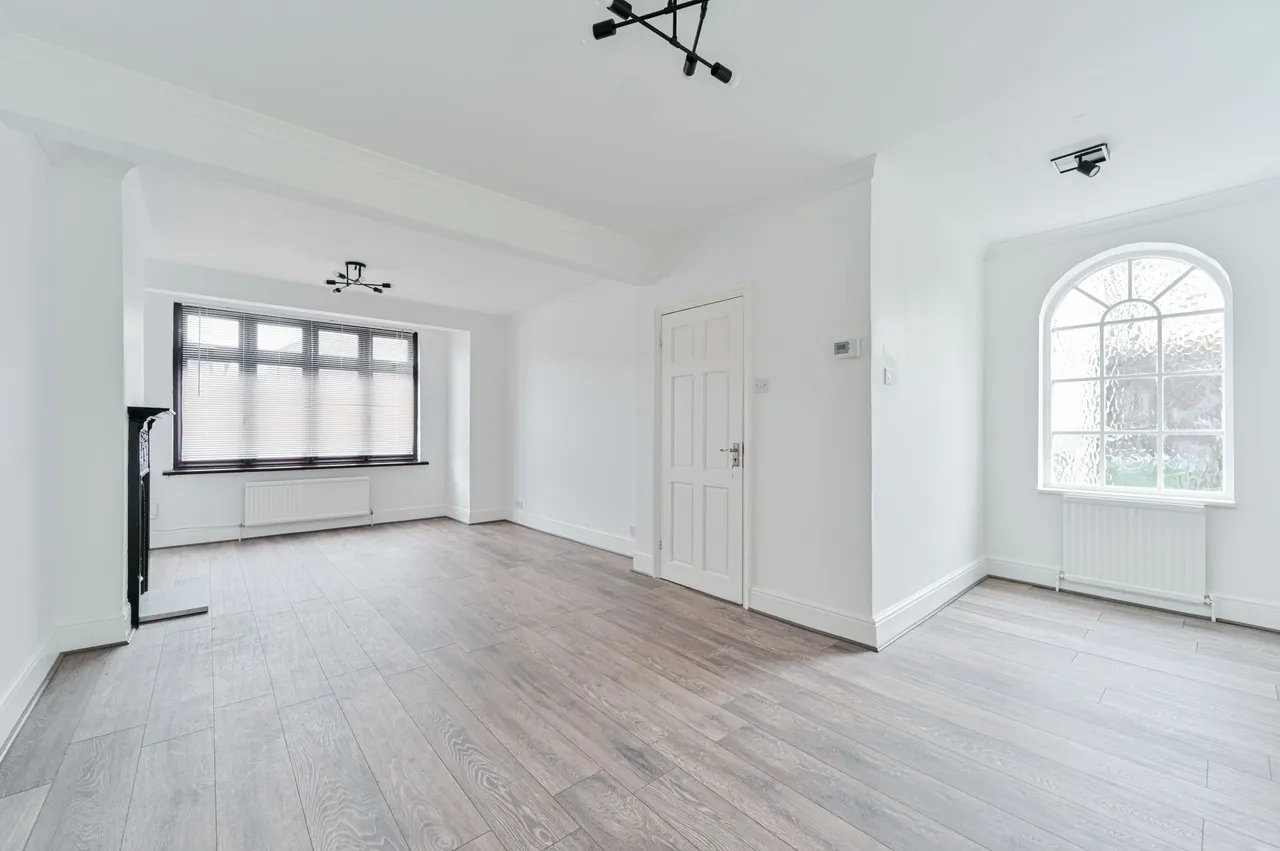 3 bed house for sale — 17 Warland Road, London