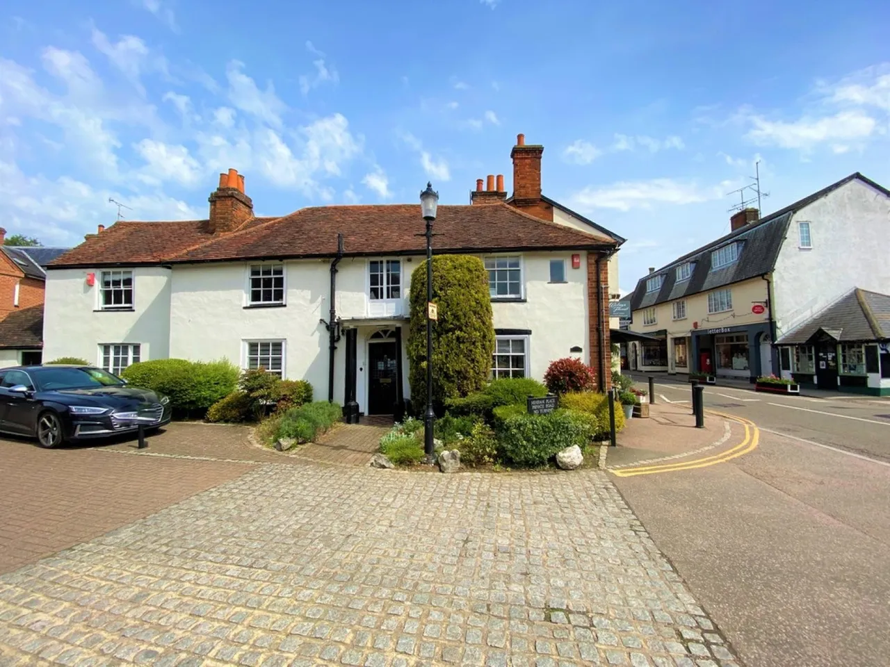 2 bed flat to rent, High Street, Wewlyn, AL6