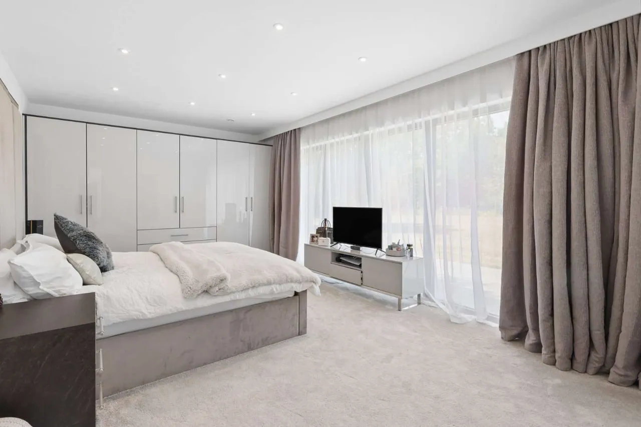 D'Abernon Chase, Oxshott, KT22, photo 13