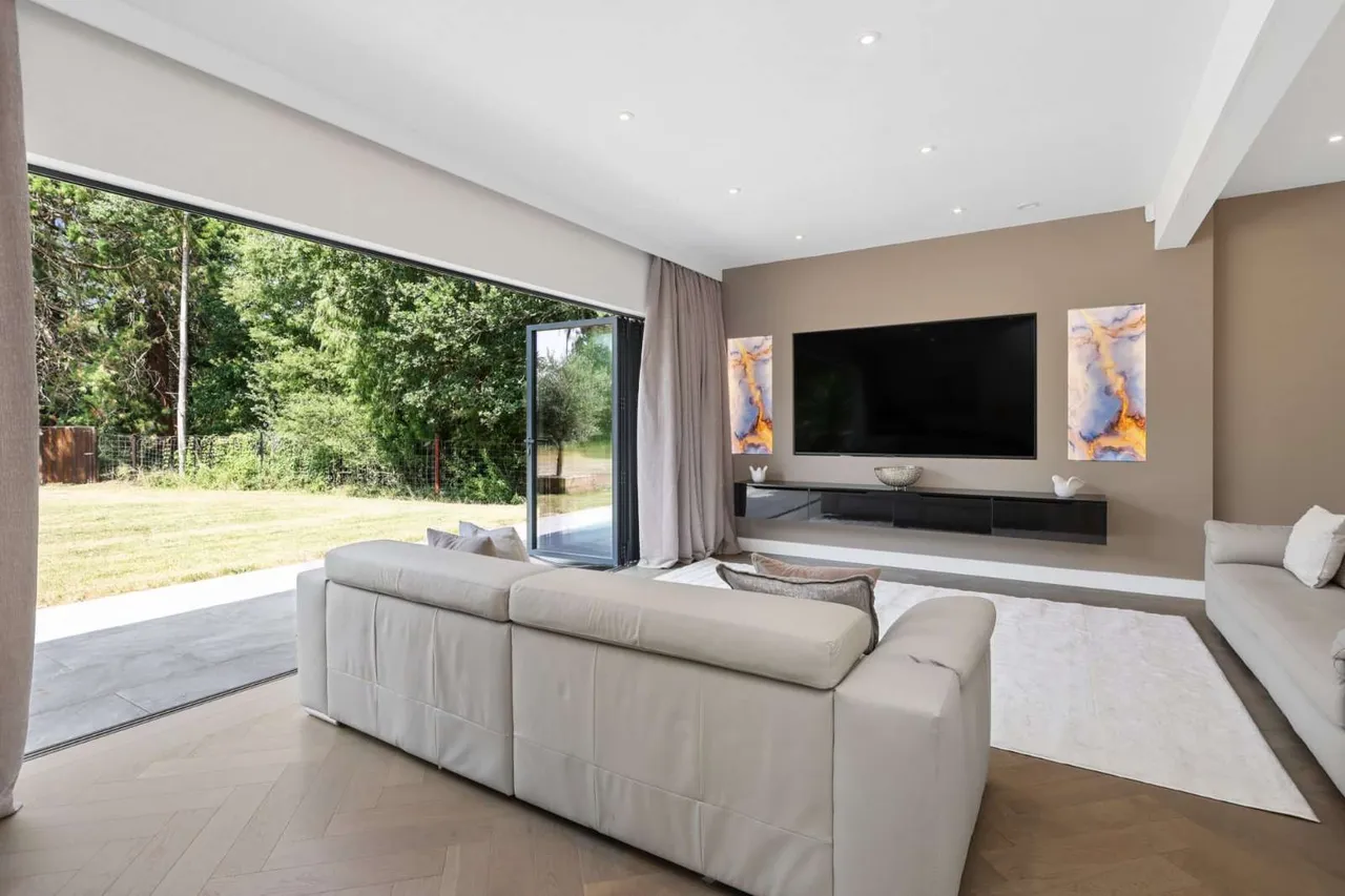 D'Abernon Chase, Oxshott, KT22, photo 11