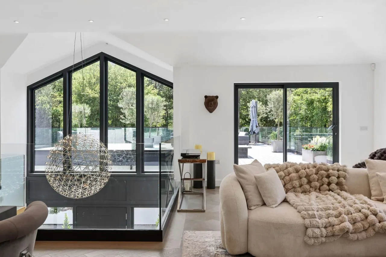 D'Abernon Chase, Oxshott, KT22, photo 8