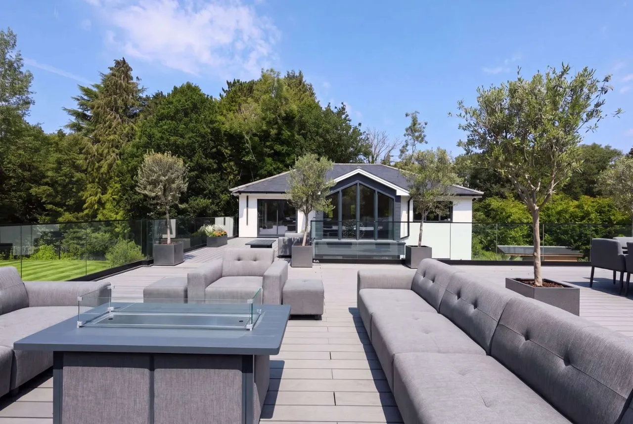 D'Abernon Chase, Oxshott, KT22, photo 5
