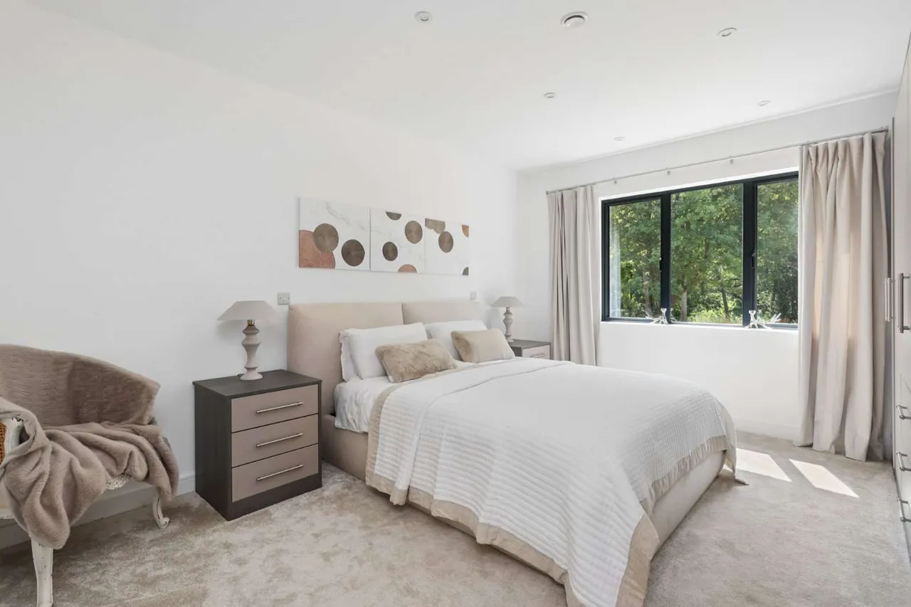 D'Abernon Chase, Oxshott, KT22, photo 16