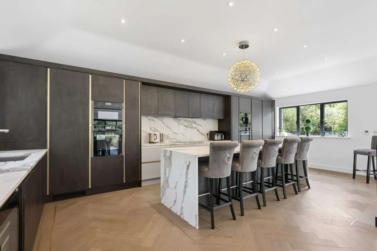 D'Abernon Chase, Oxshott, KT22, photo 7