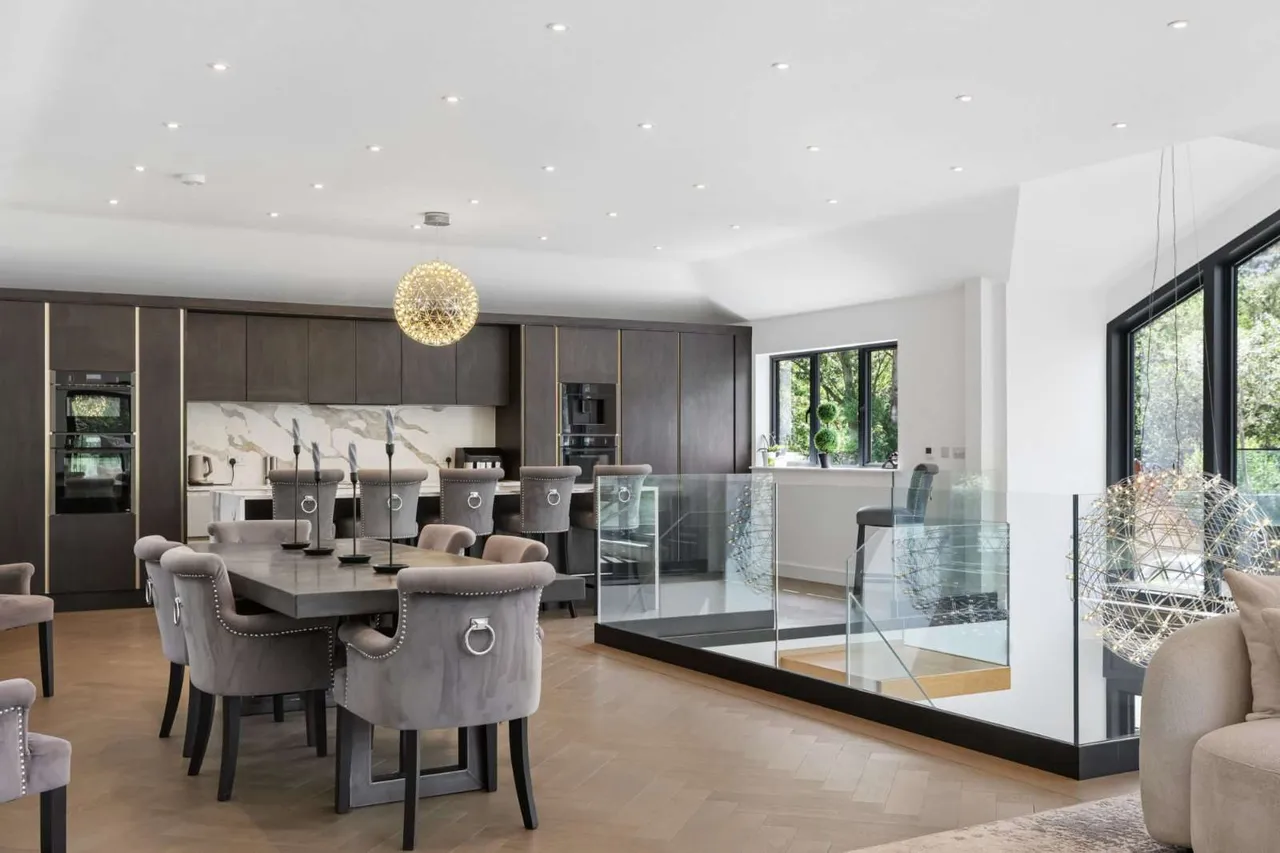 D'Abernon Chase, Oxshott, KT22, photo 4