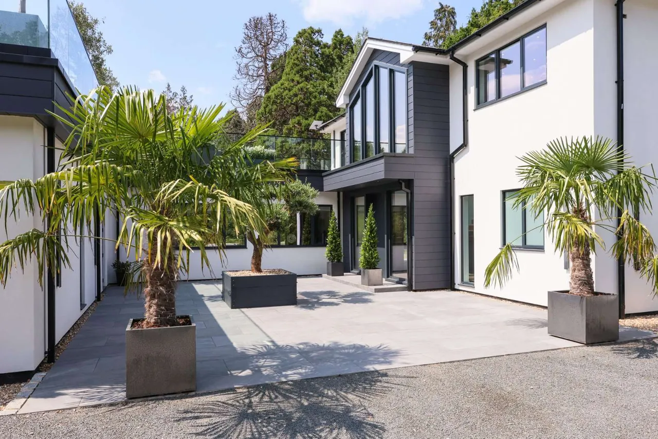 D'Abernon Chase, Oxshott, KT22, photo 9