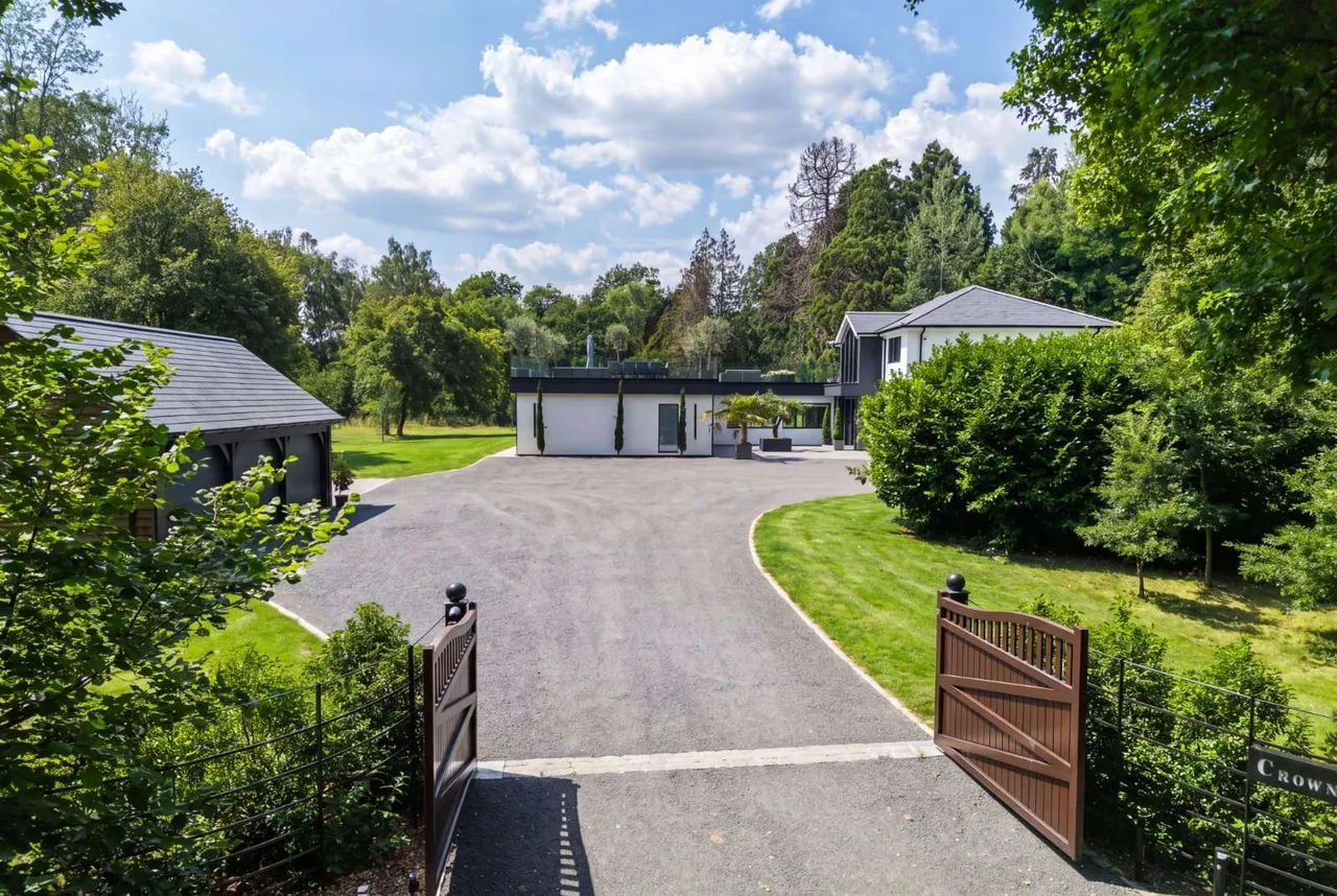 D'Abernon Chase, Oxshott, KT22, photo 19