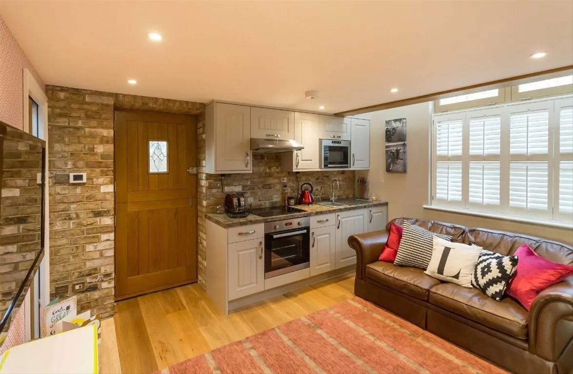 Moor Lane, Staines-Upon-Thames, TW19, photo 18