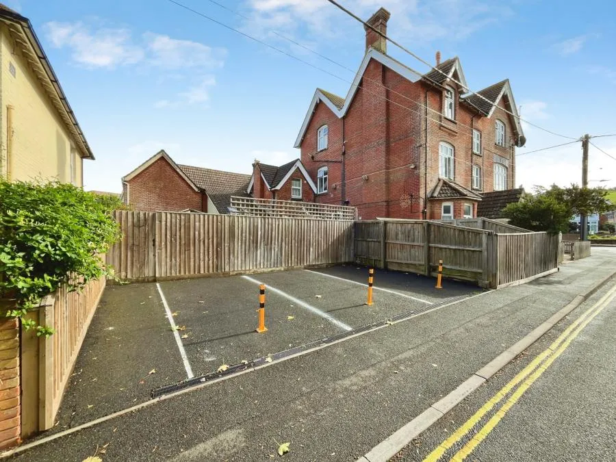 Madeira Road, Totland Bay, PO39, photo 10