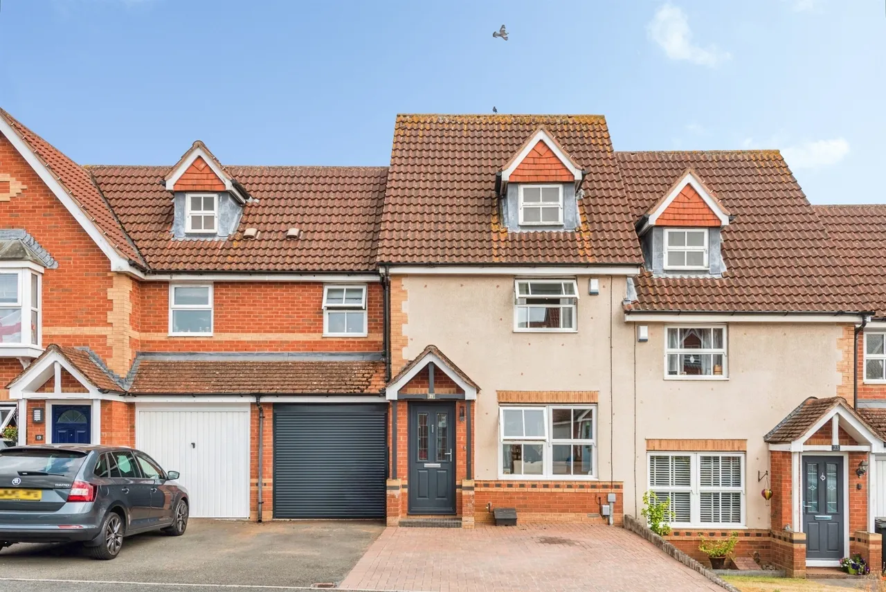 3 bed house for sale — Highdown Way, Swindon