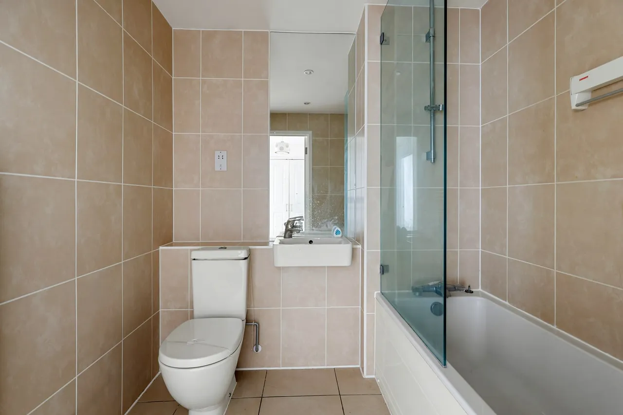22 Lucent House, 11 Hardwicks Square, London, Greater London, SW18 4GS, photo 13