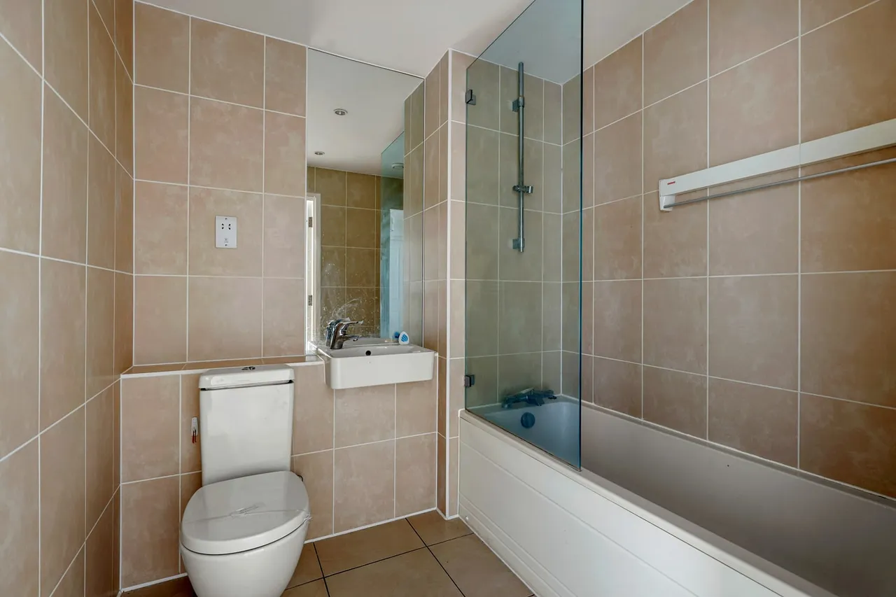 22 Lucent House, 11 Hardwicks Square, London, Greater London, SW18 4GS, photo 12
