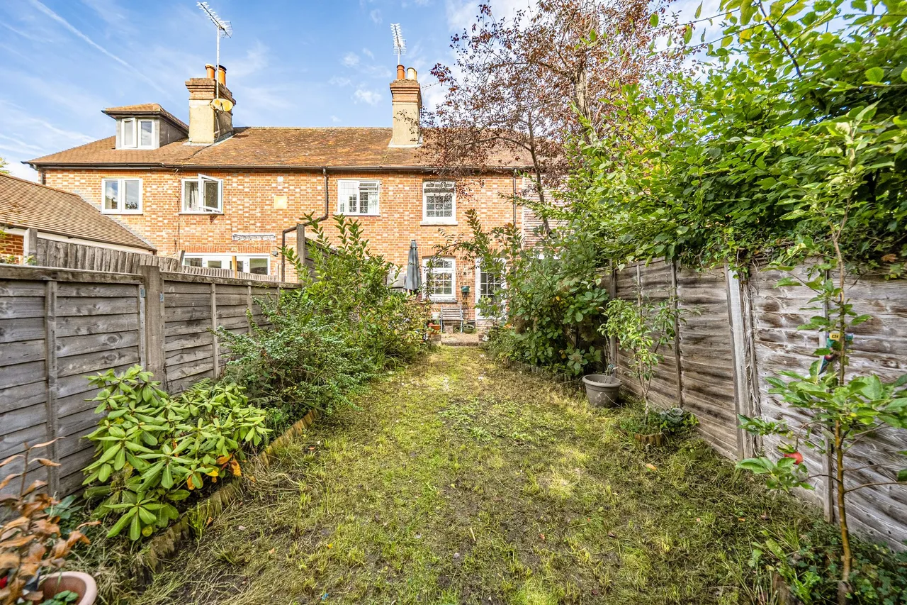 2 bed property for sale, Lion Lane, Haslemere, GU27