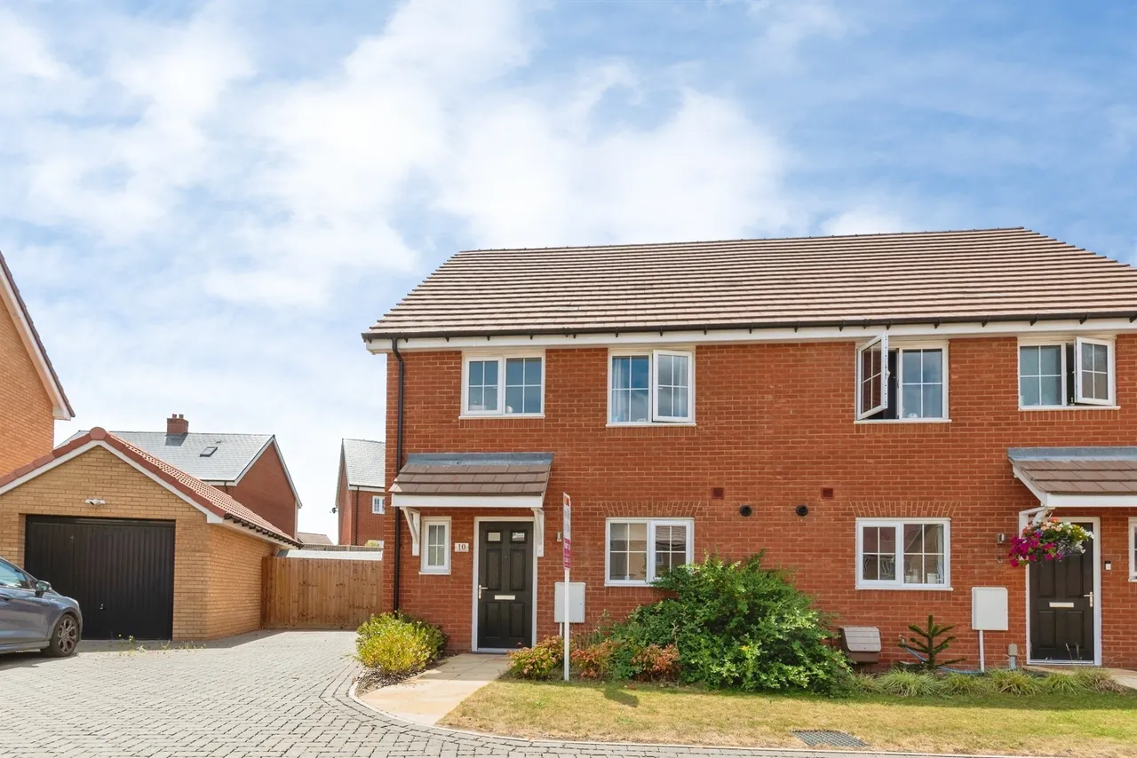 3 bed house for sale, Bitterns Road, Thurston, IP31