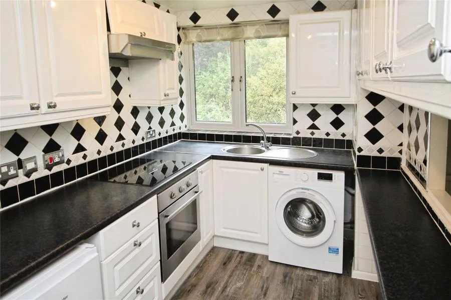 Sutcliffe Avenue, Oldbrook, MK6, photo 3