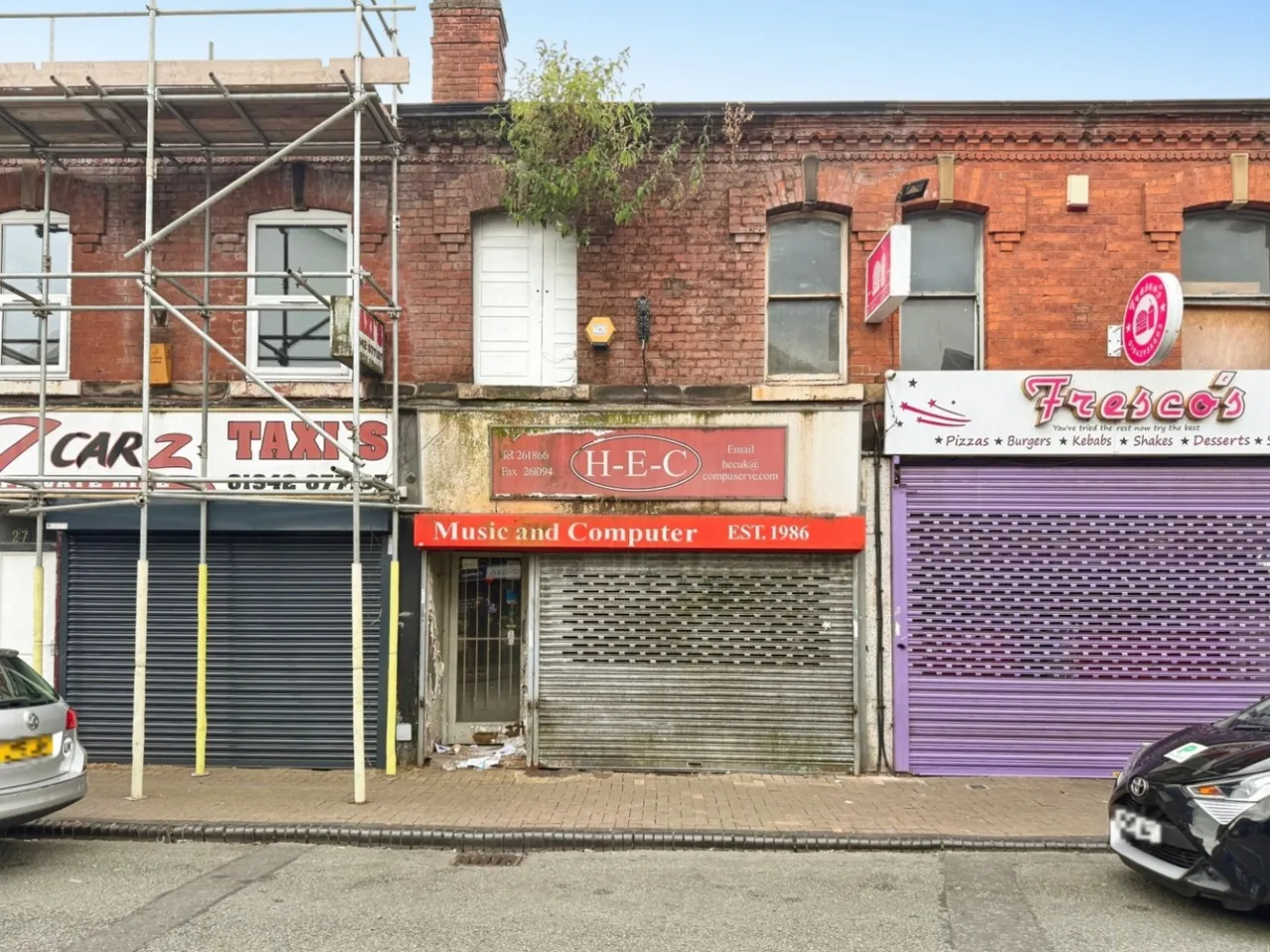 3 bed accommodation for sale — Railway Road, Leigh