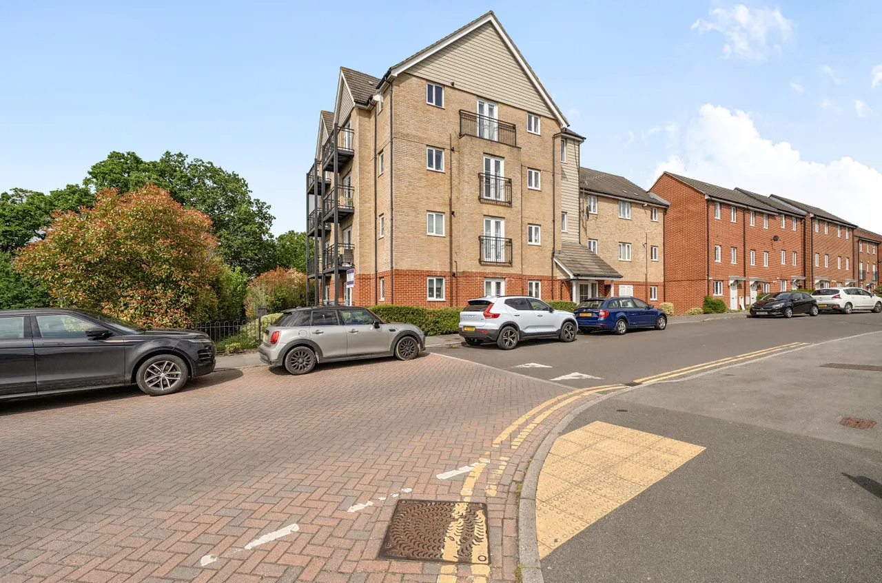 2 bed flat for sale, Whites Way, Hedge End, SO30