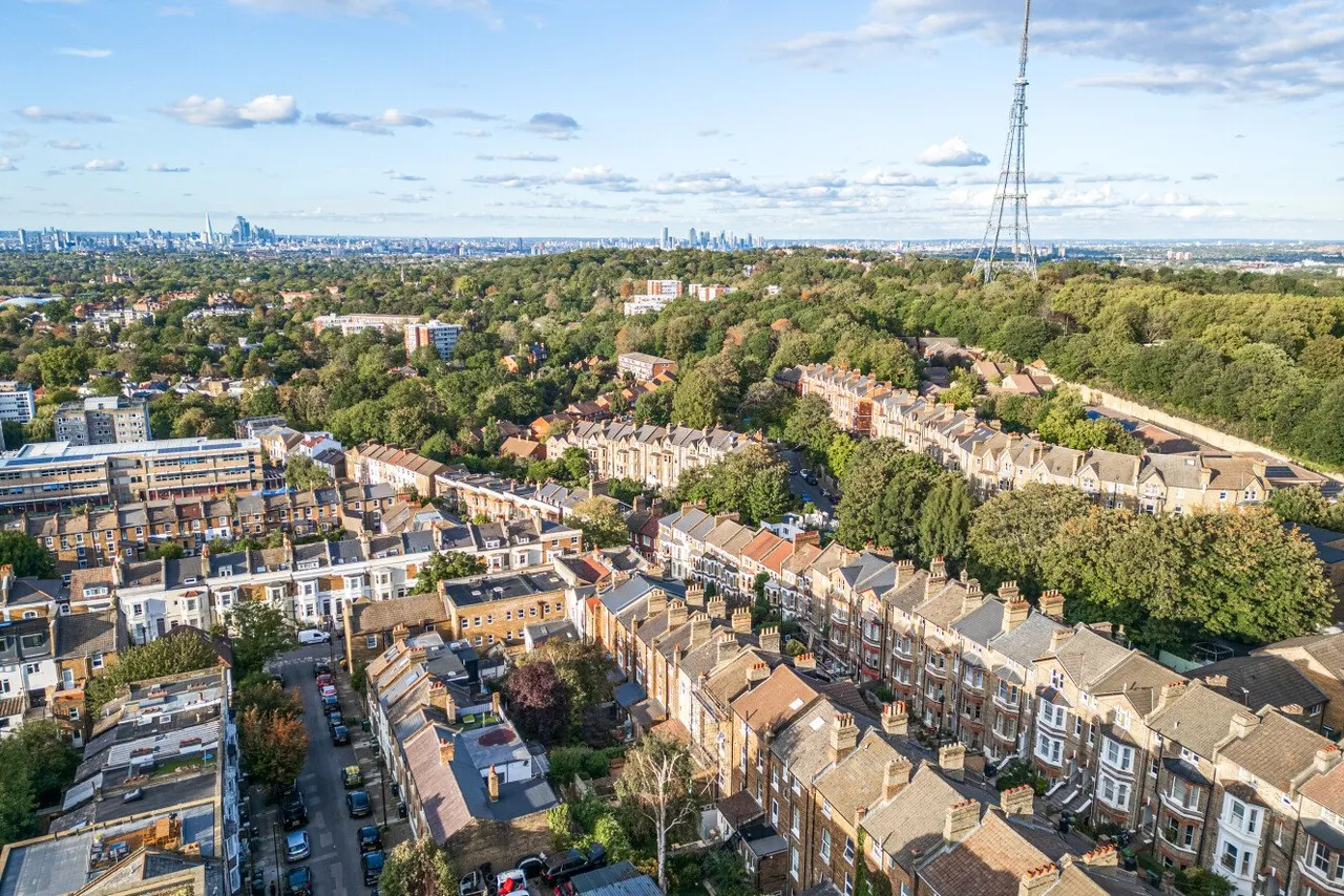 Mowbray Road, London, SE19, photo 13