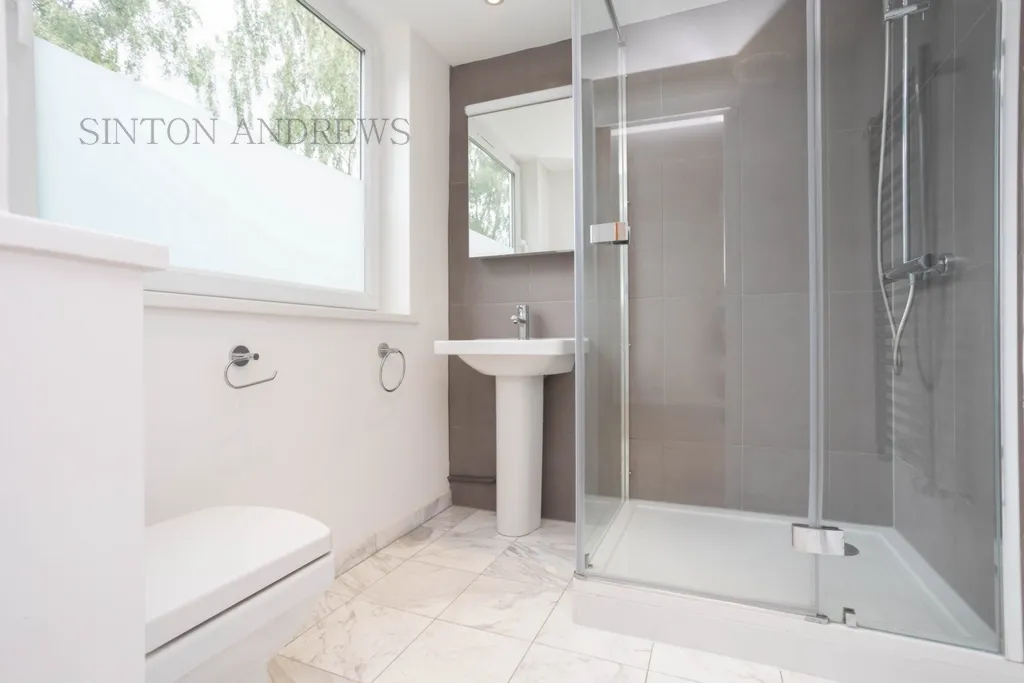 Justin Close, Numa Court, photo 10