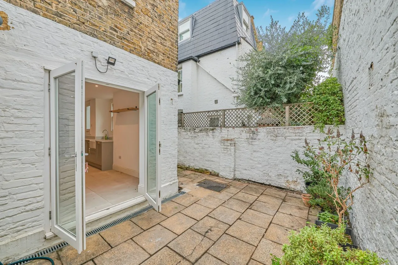 Balfern Street, London, SW11, photo 3