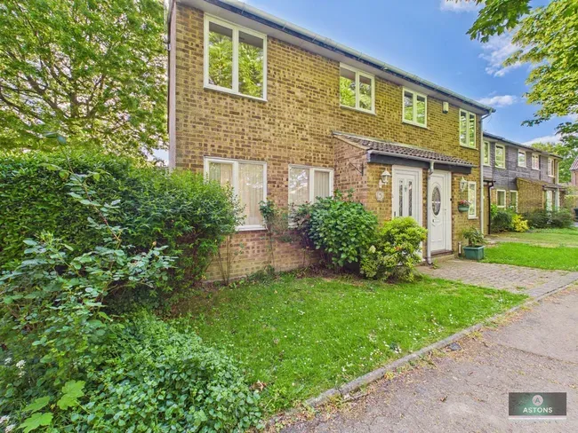 3 bed house for sale — Stirrup Way, Crawley