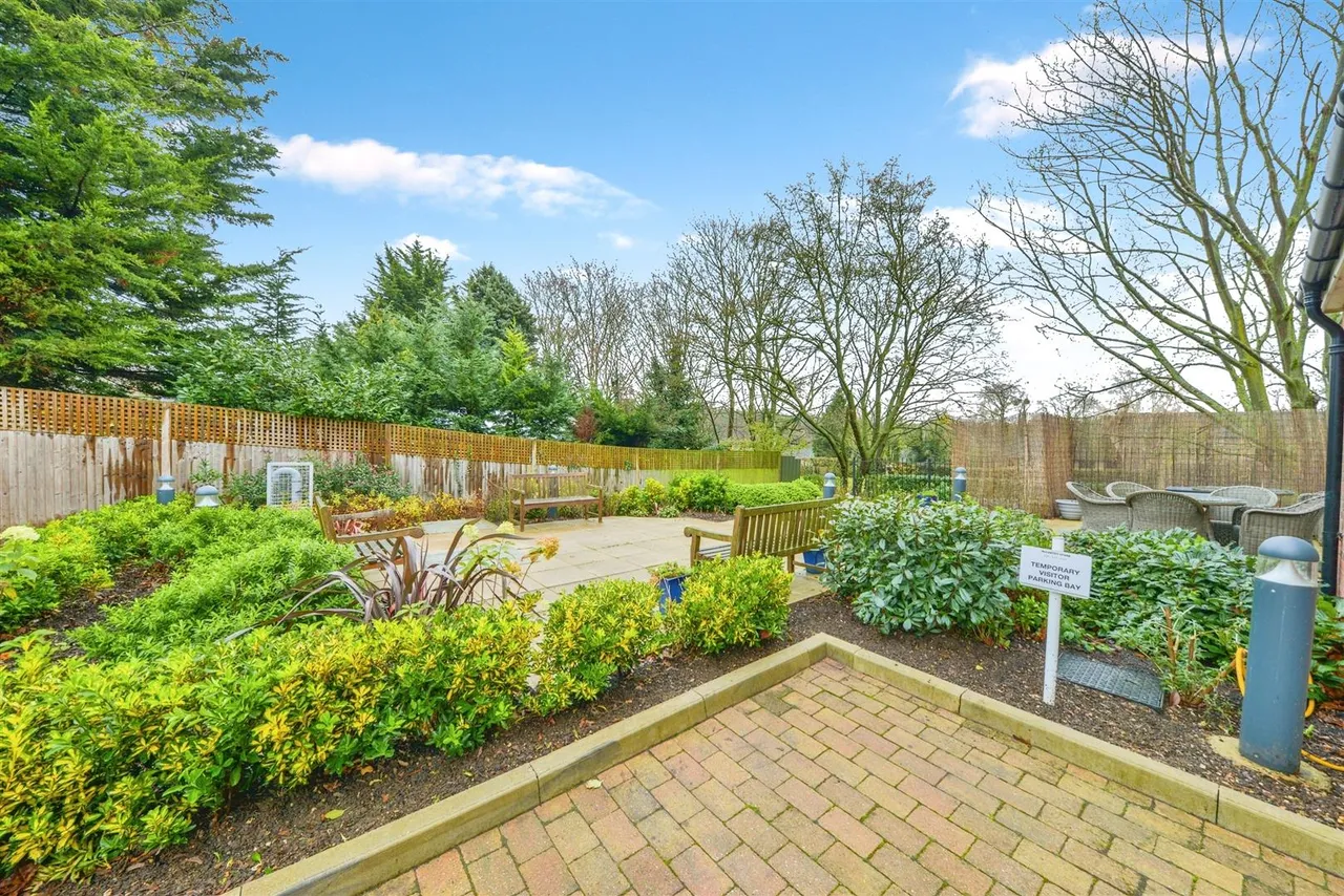 Great North Road, Hatfield, AL9, photo 17