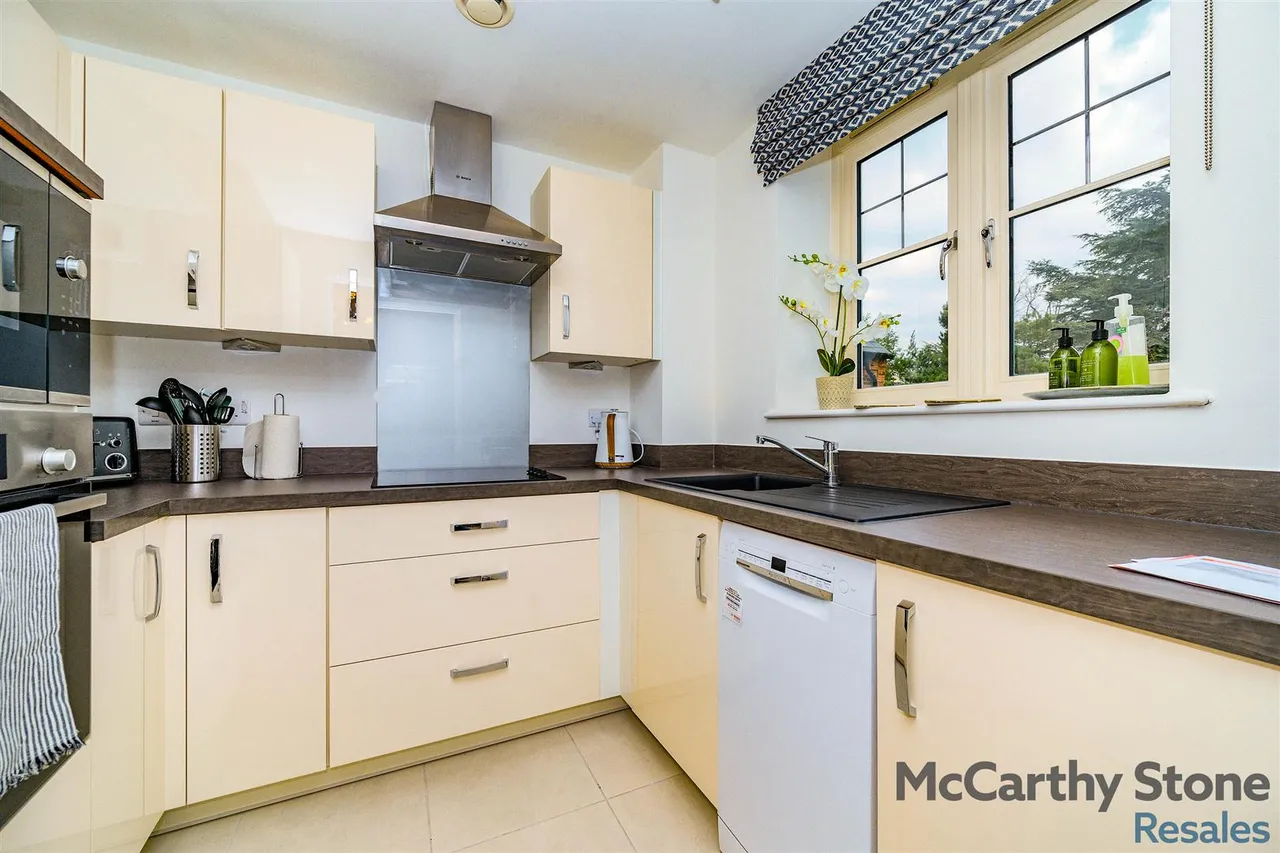 Great North Road, Hatfield, AL9, photo 4
