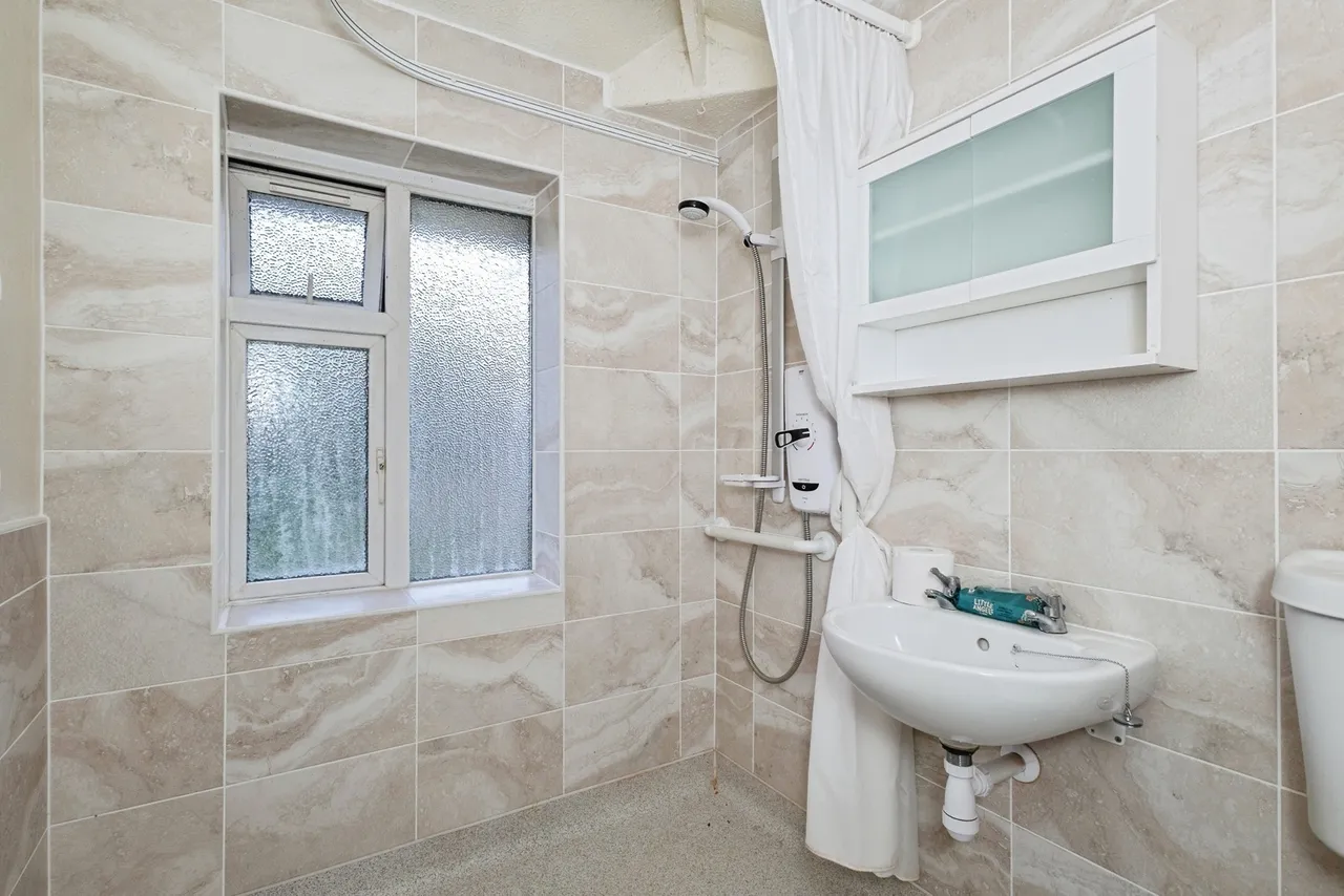 Waddicor Avenue, OL6, photo 11