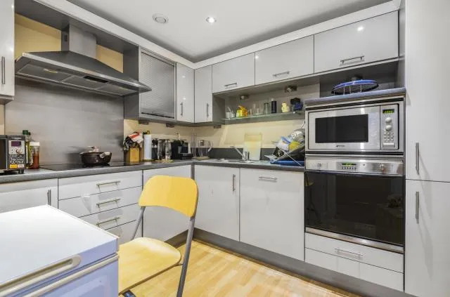 Kingsway, London, N12, photo 2