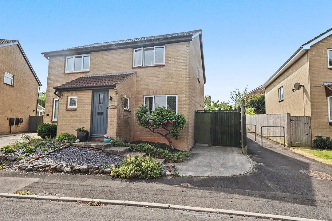 2 bed house for sale, Golding Close, Wells