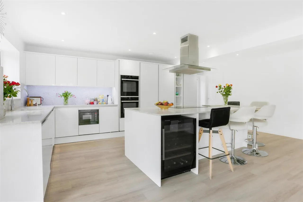 Nonsuch Walk, Cheam, SM2 7LG, photo 11