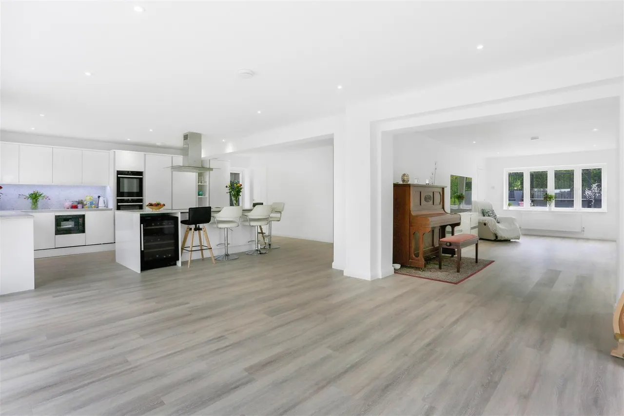Nonsuch Walk, Cheam, SM2 7LG, photo 8