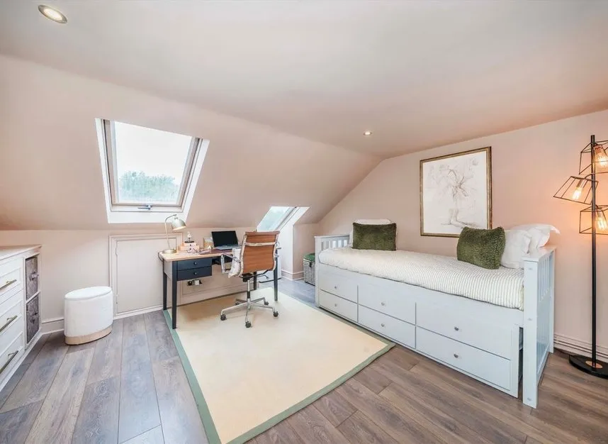Hook Road, Chessington, KT9, photo 7