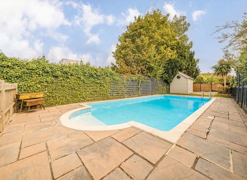 Hook Road, Chessington, KT9, photo 9