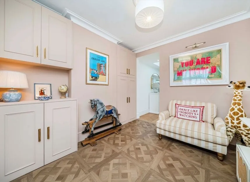 Hook Road, Chessington, KT9, photo 5