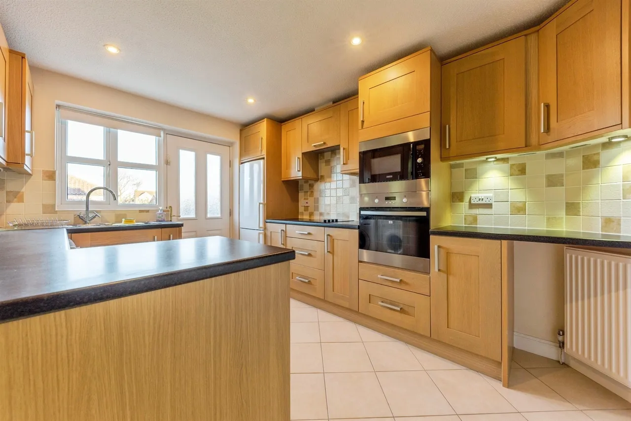 Headland Way, Navenby, Lincoln, photo 3