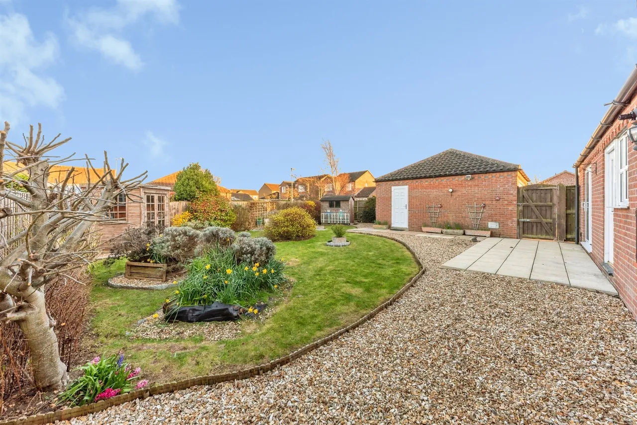 3 bed house for sale — Headland Way, Navenby, Lincoln