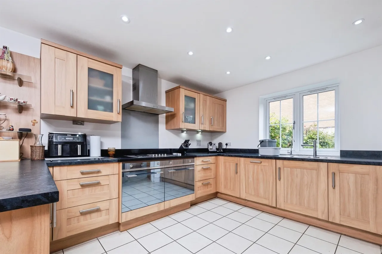 Featherbed Close, Winslow, BUCKINGHAM, photo 4