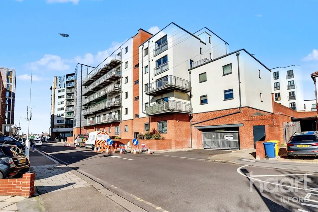 Perth Road, Ilford, IG2, photo 3